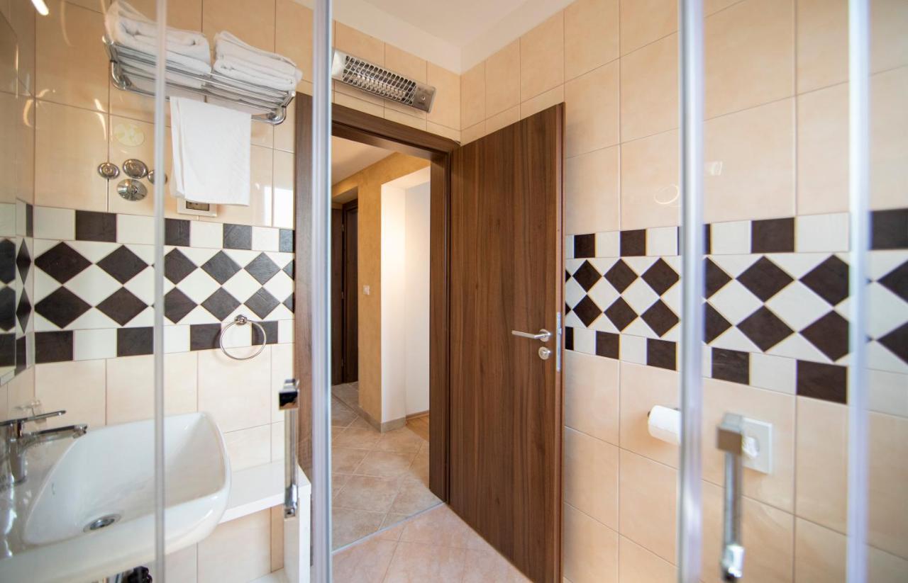 Hotel Natura Vilanija 外观 照片