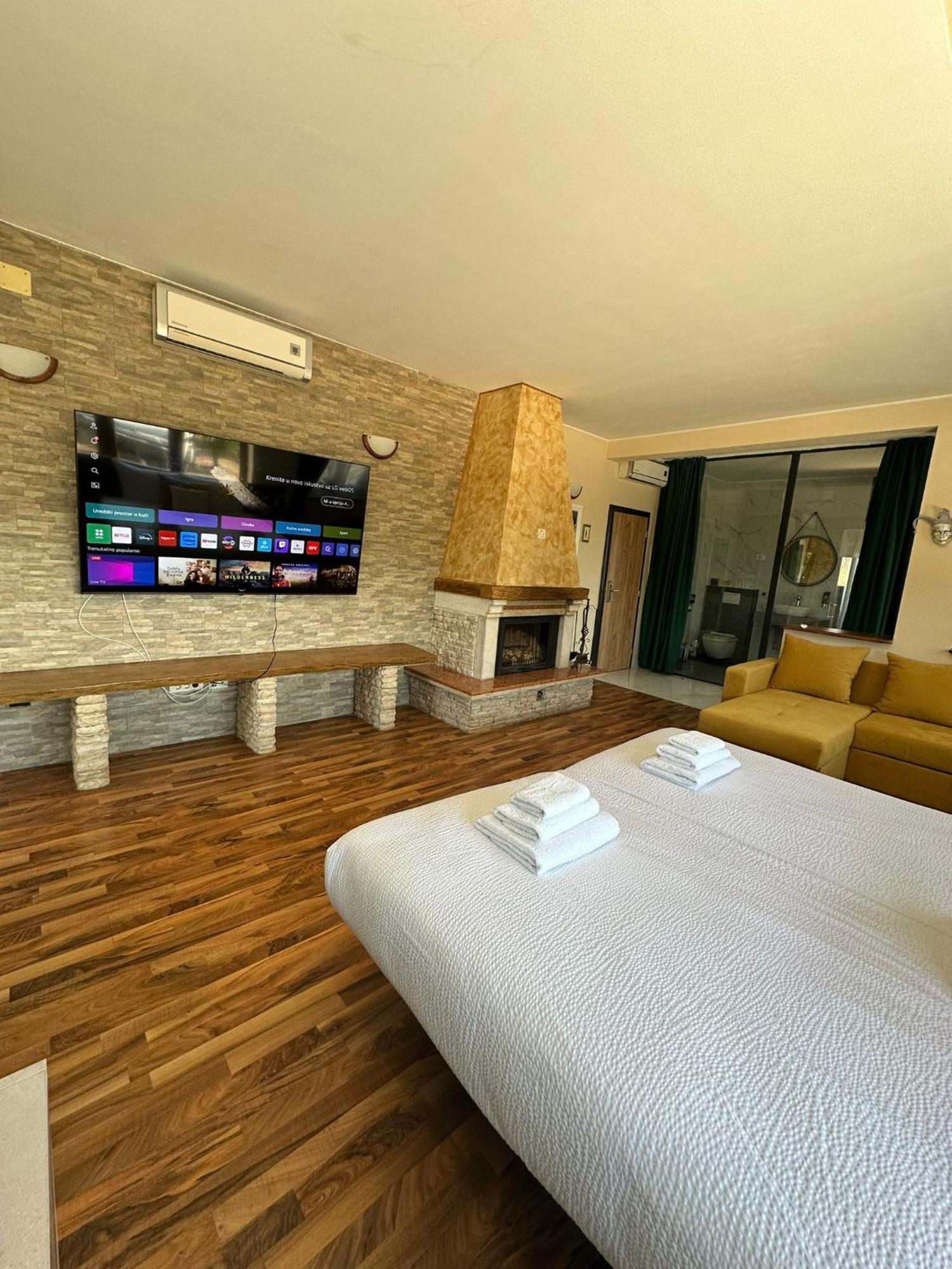 Hotel Natura Vilanija 外观 照片