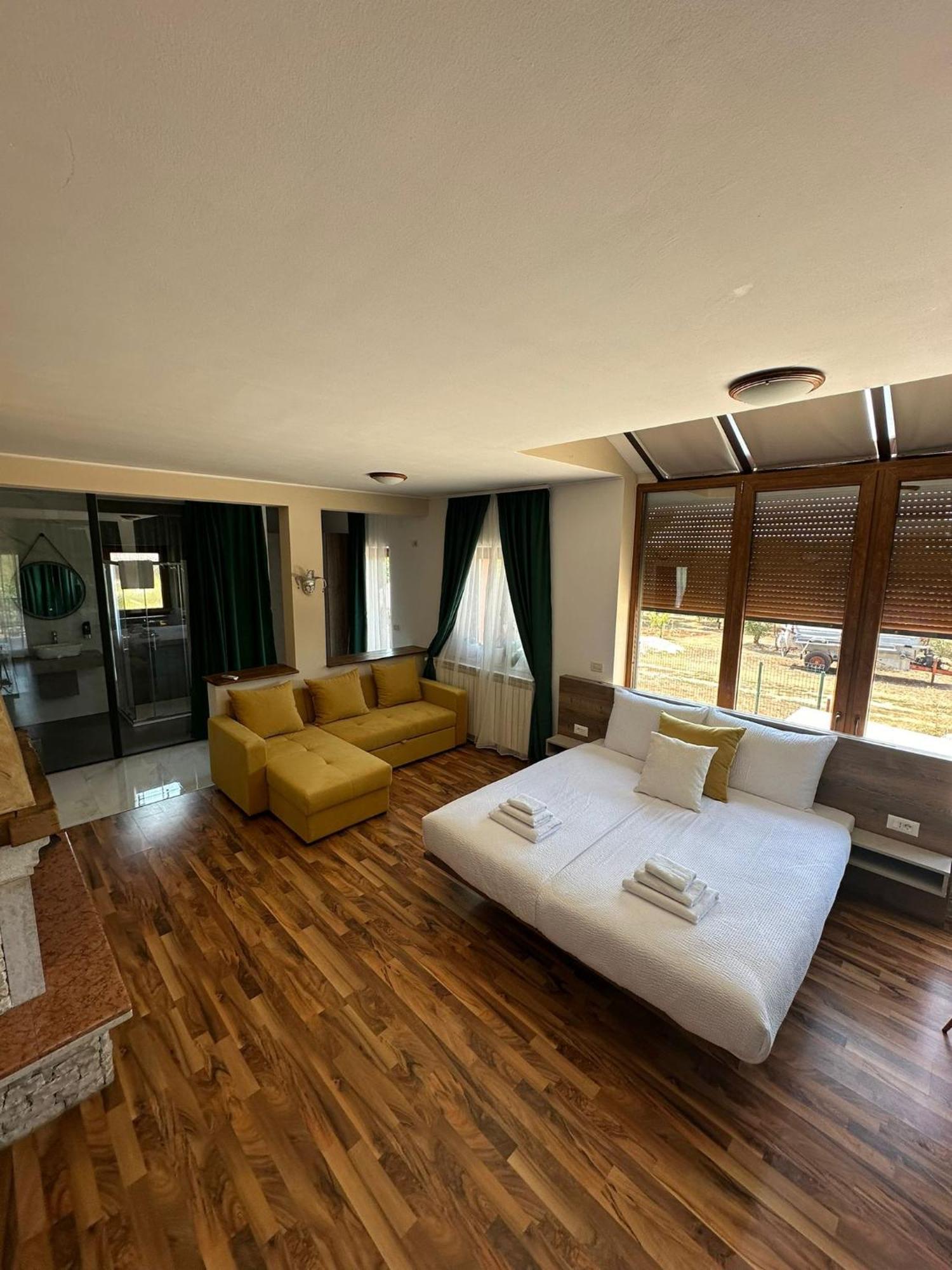 Hotel Natura Vilanija 外观 照片