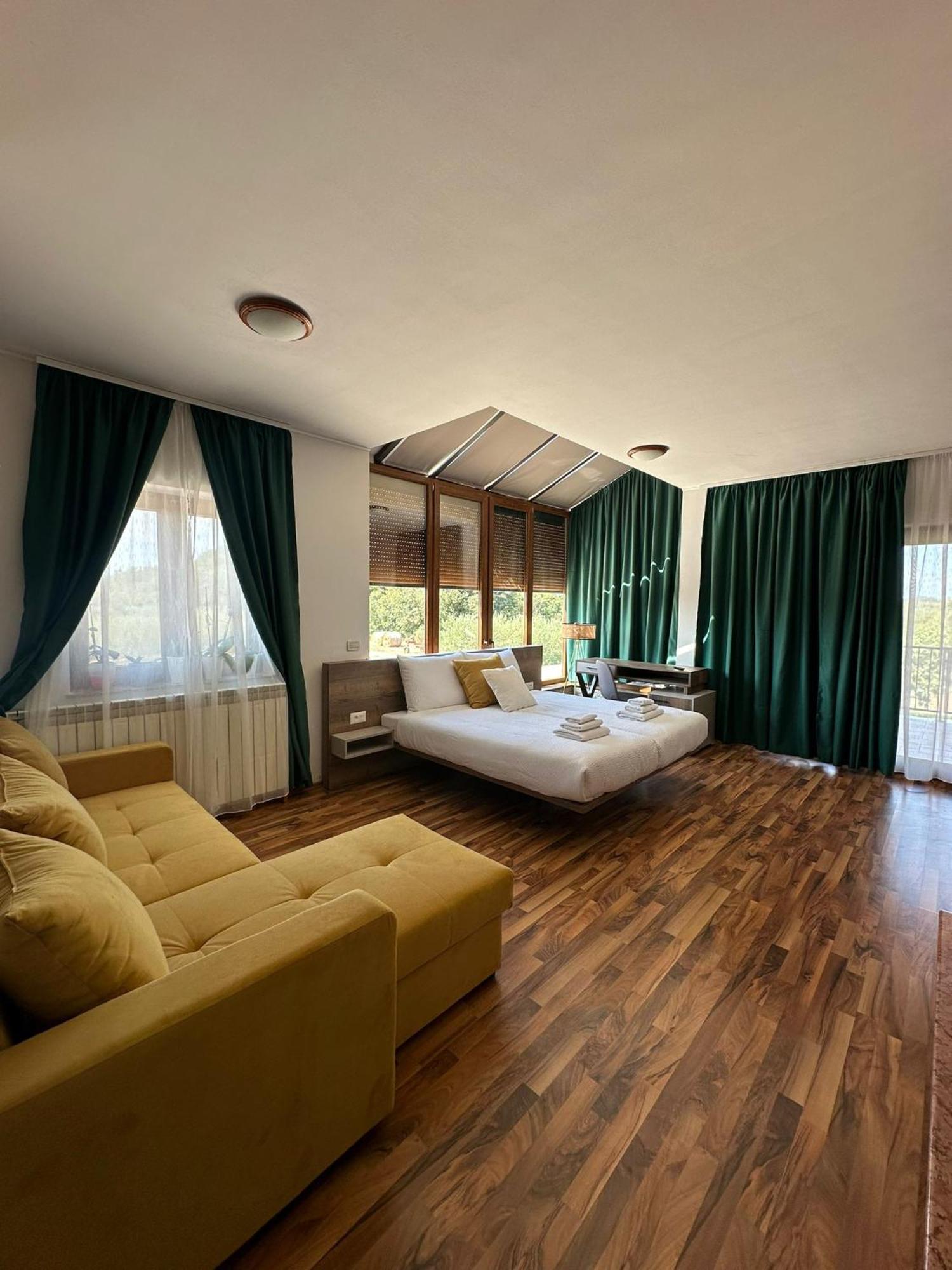 Hotel Natura Vilanija 外观 照片