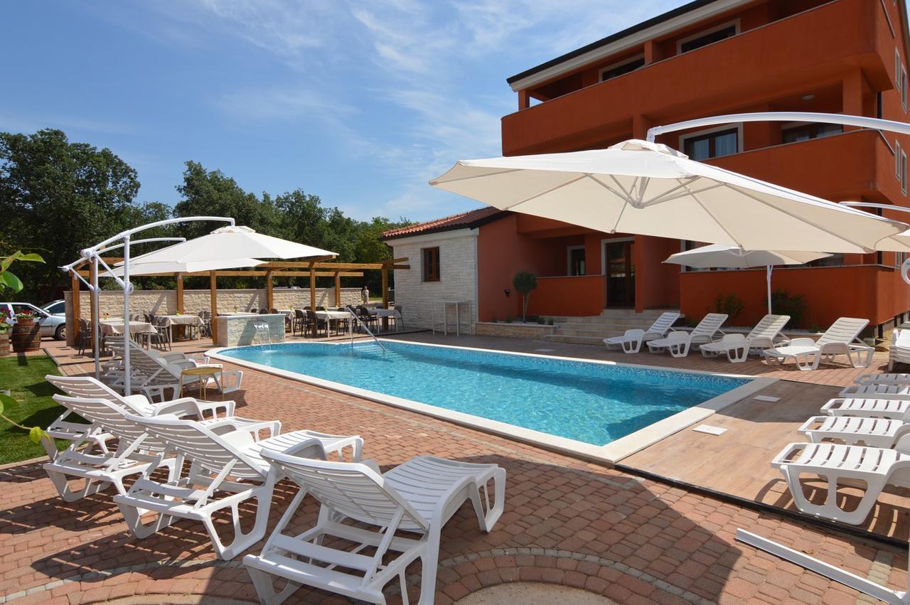 Hotel Natura Vilanija 外观 照片