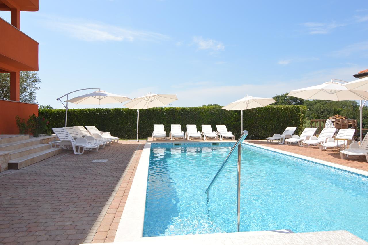 Hotel Natura Vilanija 外观 照片