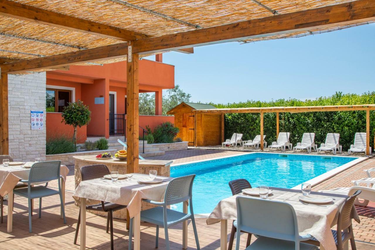 Hotel Natura Vilanija 外观 照片